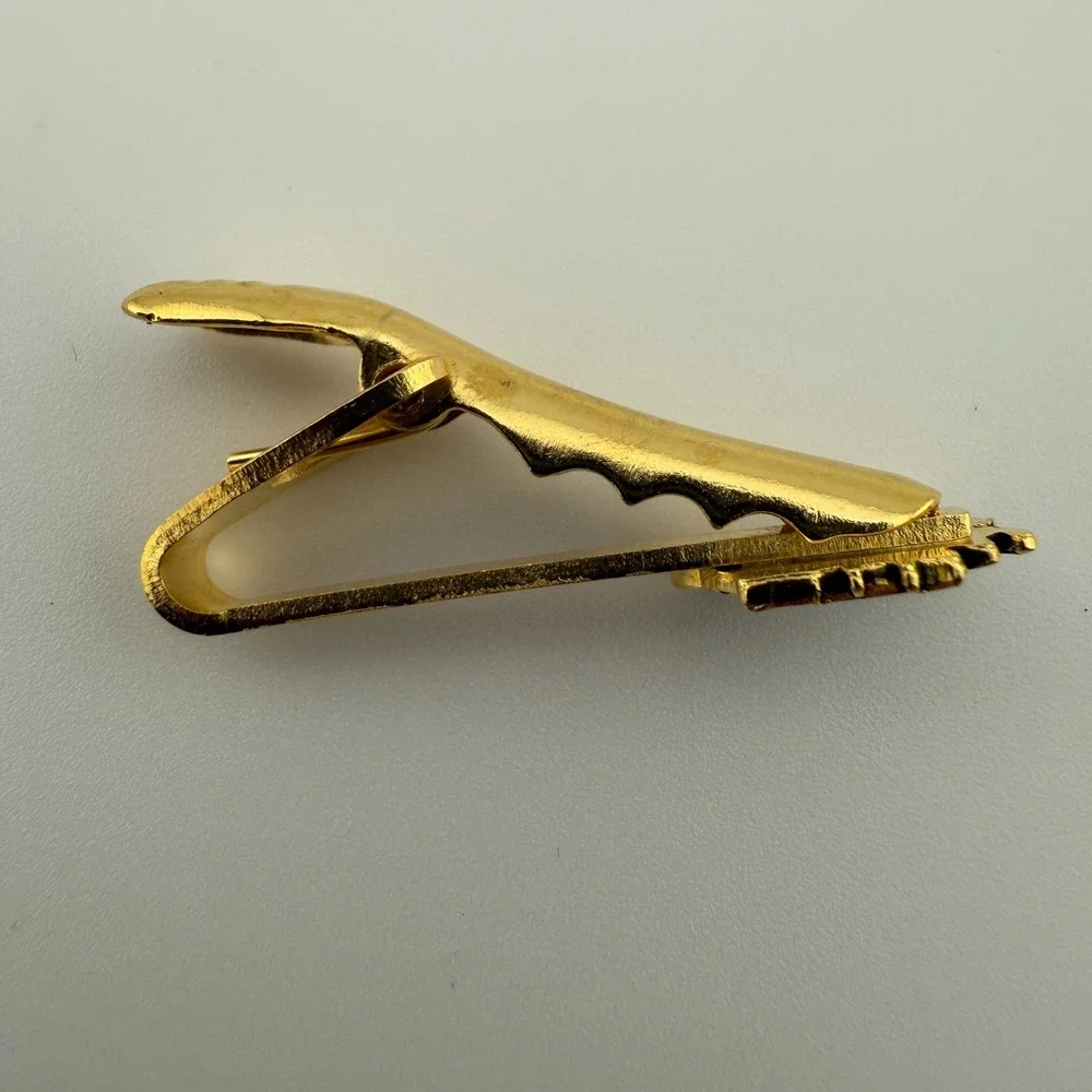 Vintage Wells Fargo Stagecoach Tie Clip Gold Tone Figural‎ Western 1.75